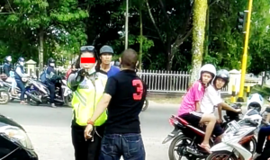 VIDEO POLWAN Ini Melakukan Kekerasan VIDEO POLWAN Ini Melakukan Kekerasan